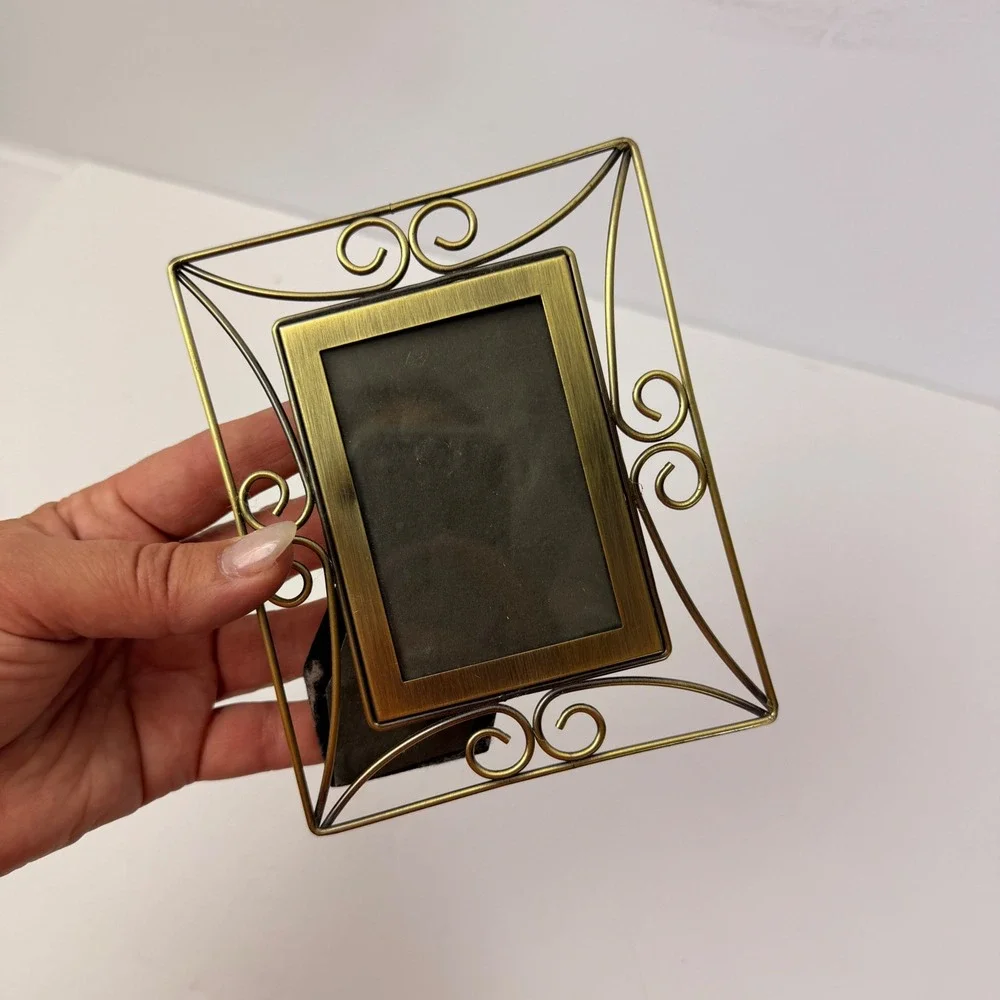 Vintage Style Brass Tone Scrollwork Picture Frame 3x5 Tabletop Ornate Metal